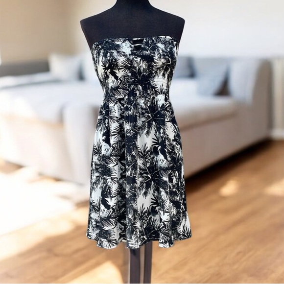 Dresses & Skirts - Beach Strapless Dress